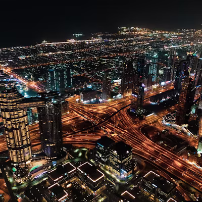 How do business set-up consultants help in establishing a business in Dubai?